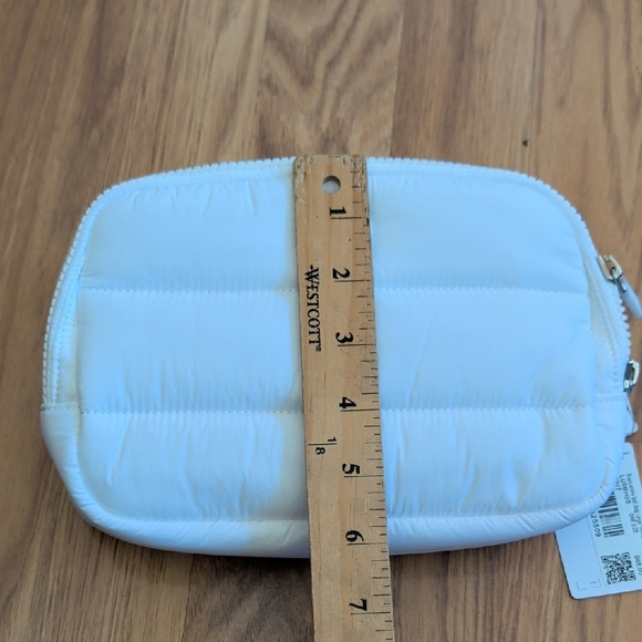 Lululemon Athletica White Quilted Belt Bag Cross Body NWT & free Gift Bag - Picture 7 of 11